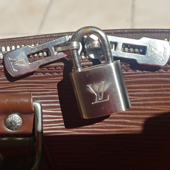 Louis Vuitton Alma PM Epi Leather Handbag - Picture 16 of 16